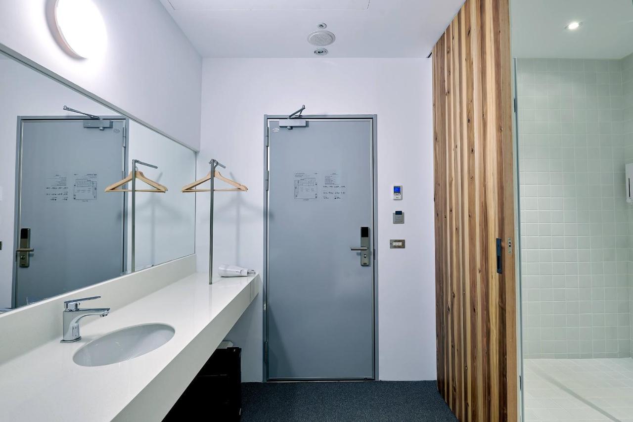 Star Hostel Taichung Parklane Экстерьер фото