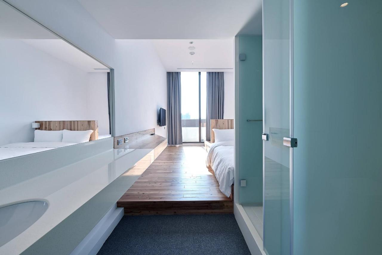 Star Hostel Taichung Parklane Экстерьер фото